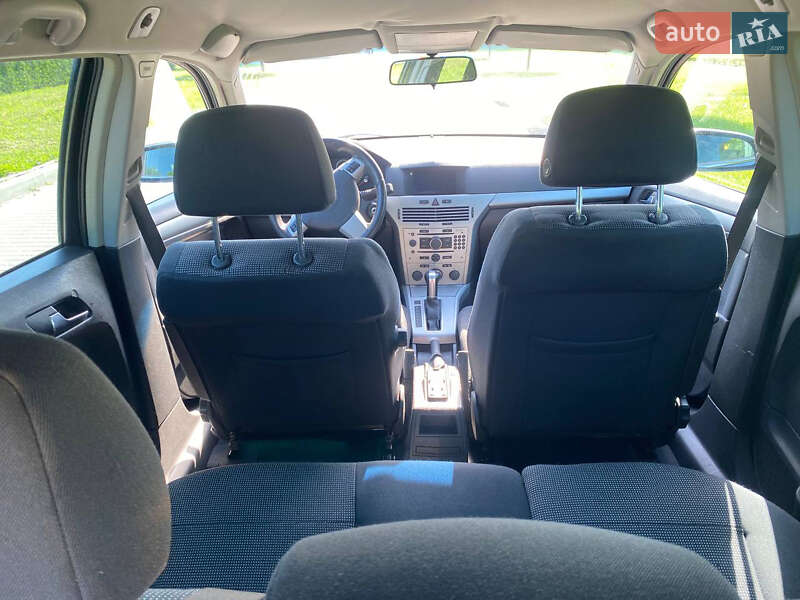 Универсал Opel Astra 2010 в Умани