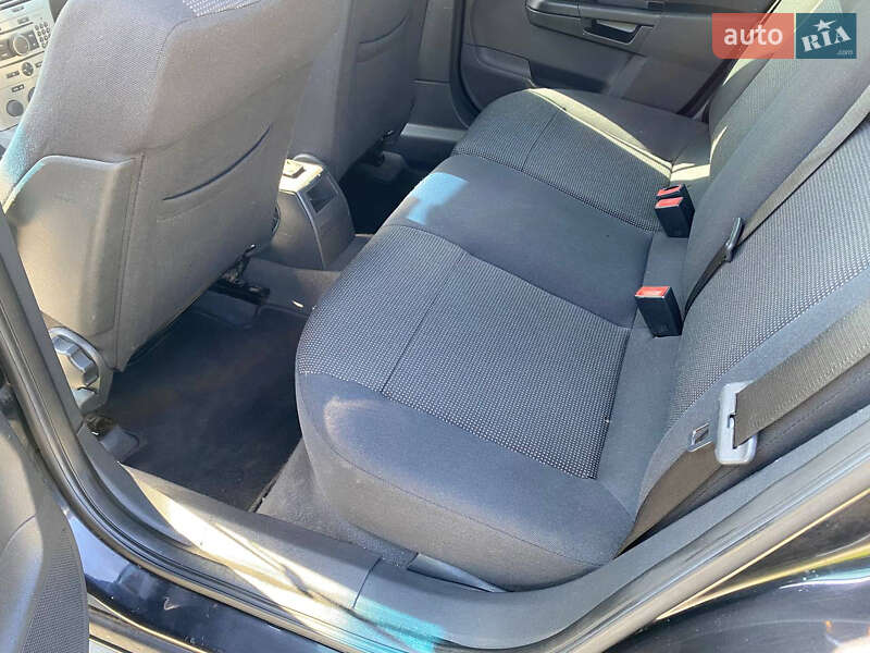 Универсал Opel Astra 2010 в Умани