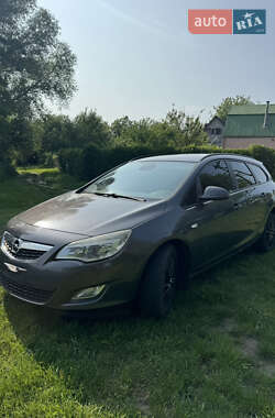 Универсал Opel Astra 2013 в Киеве
