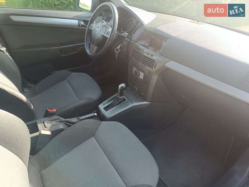 Универсал Opel Astra 2005 в Ровно