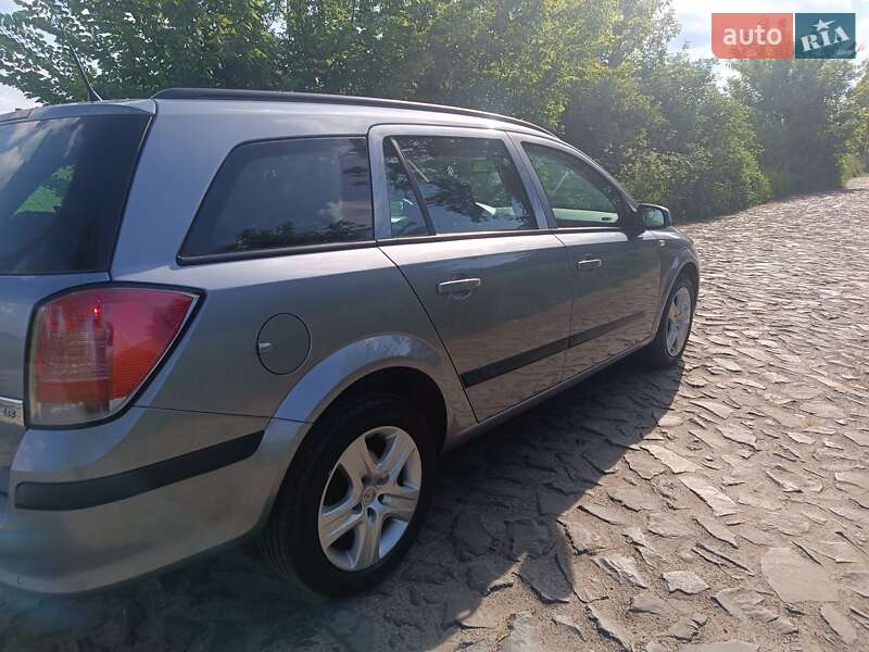 Универсал Opel Astra 2005 в Ровно