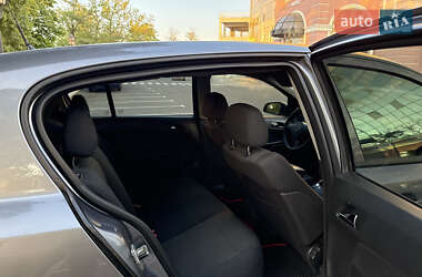 Хетчбек Opel Astra 2006 в 