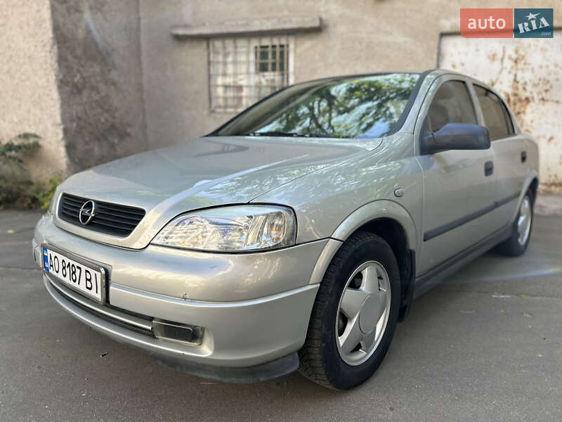 Седан Opel Astra 2006 в 