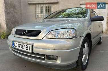 Седан Opel Astra 2006 в 