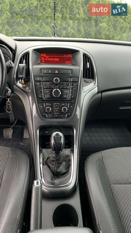 Универсал Opel Astra 2013 в Новояворовске фото 11 Универсал Opel Astra 2013 в Новояворовске