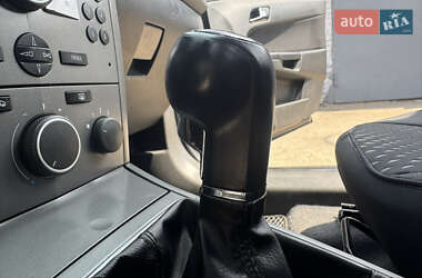 Хэтчбек Opel Astra 2006 в 