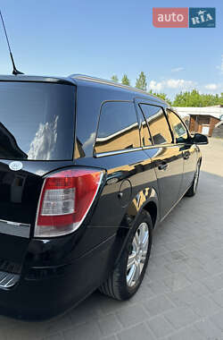 Универсал Opel Astra 2010 в 