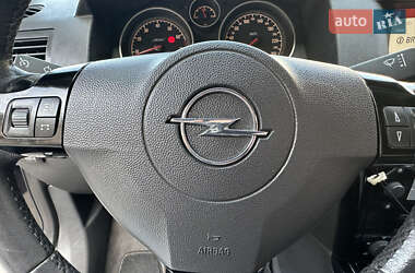 Универсал Opel Astra 2010 в 