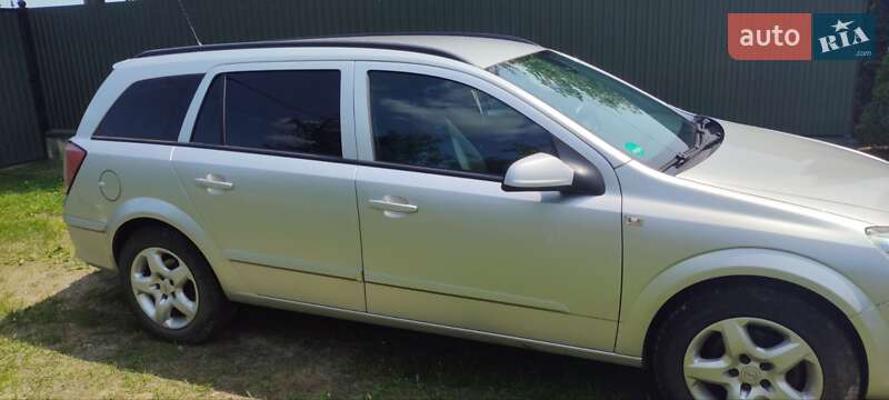 Універсал Opel Astra 2008 в Луцьку