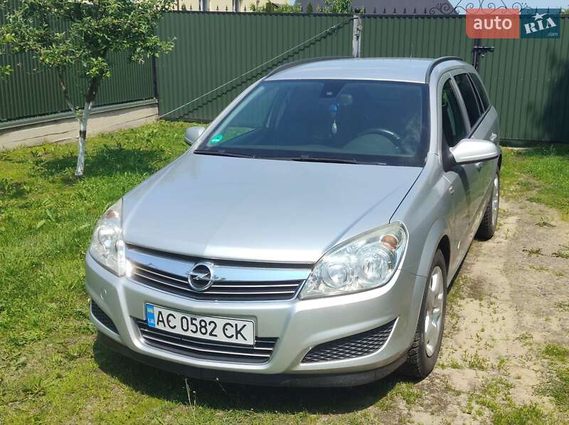 Універсал Opel Astra 2008 в Луцьку