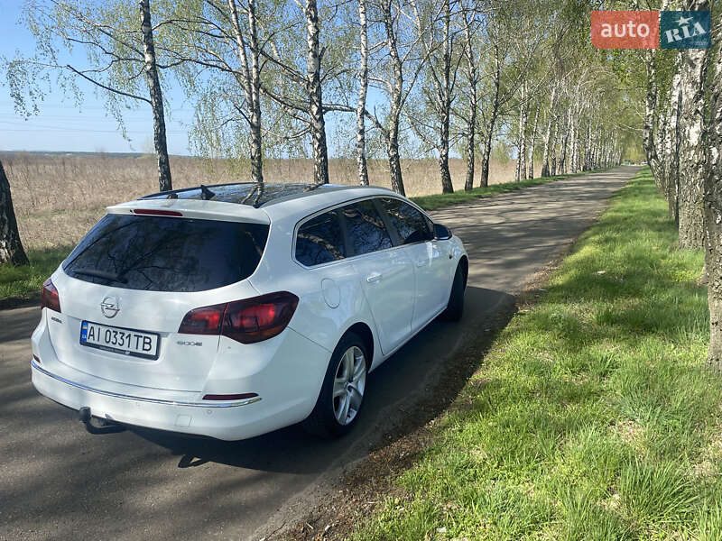Універсал Opel Astra 2016 в Переяславі