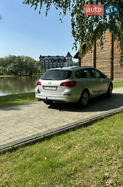 Універсал Opel Astra 2011 в 