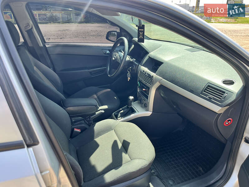 Хетчбек Opel Astra 2008 в Полтаві