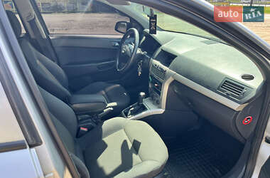 Хэтчбек Opel Astra 2008 в 