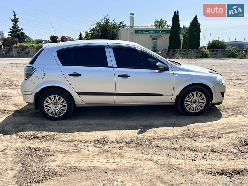 Хетчбек Opel Astra 2008 в Полтаві