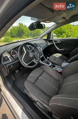 Универсал Opel Astra 2013 в 
