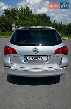 Универсал Opel Astra 2013 в 
