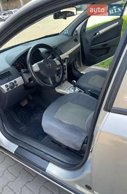 Хэтчбек Opel Astra 2008 в 