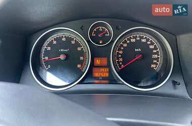 Хэтчбек Opel Astra 2008 в 