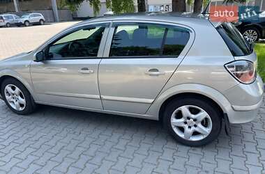 Хэтчбек Opel Astra 2008 в 
