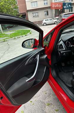 Седан Opel Astra 2014 в Ровно