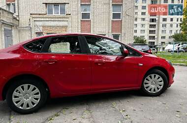Седан Opel Astra 2014 в Ровно