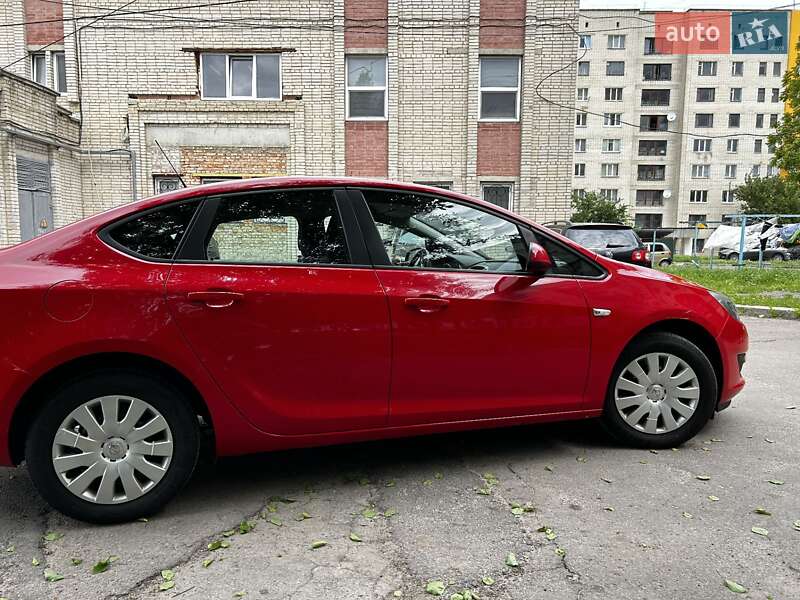 Седан Opel Astra 2014 в Рівному