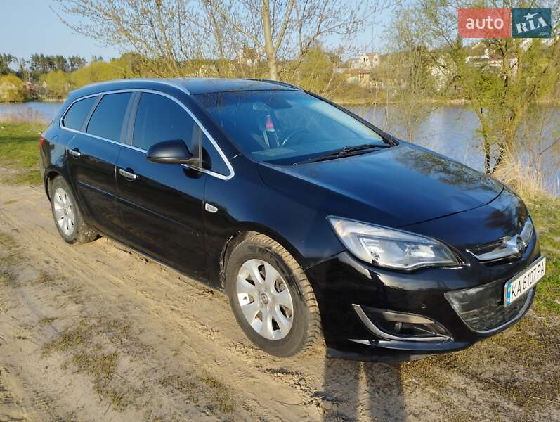 Універсал Opel Astra 2013 в Києві