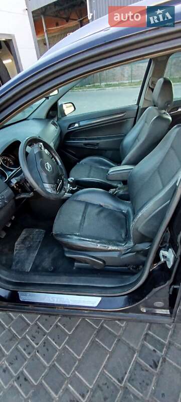 Універсал Opel Astra 2004 в Авангарді