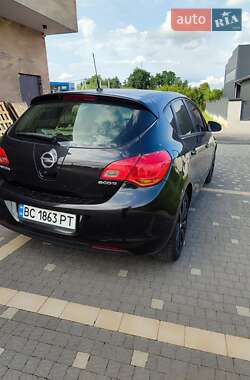 Хетчбек Opel Astra 2011 в 