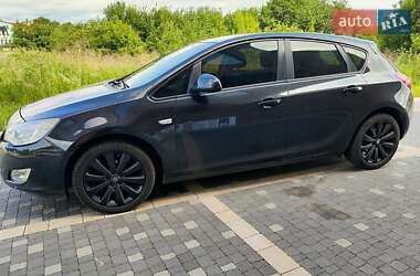Хетчбек Opel Astra 2011 в 