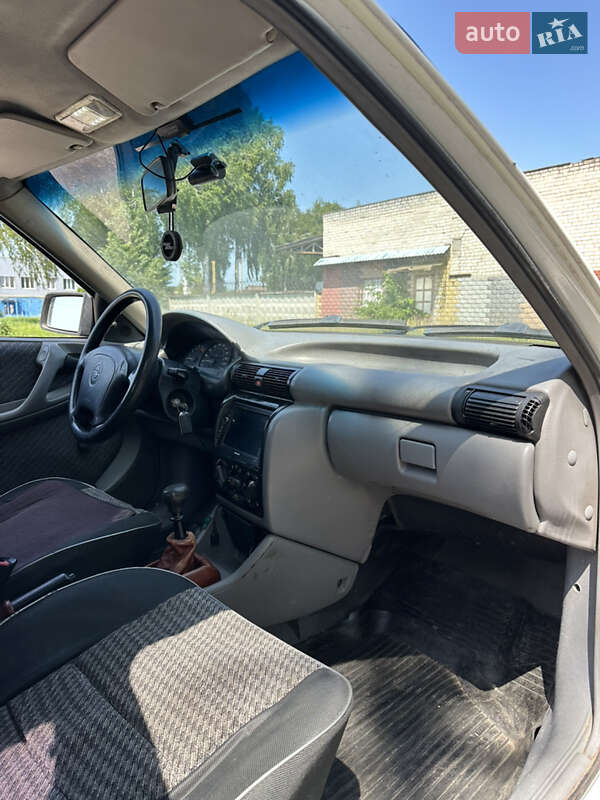 Универсал Opel Astra 1994 в Коропе