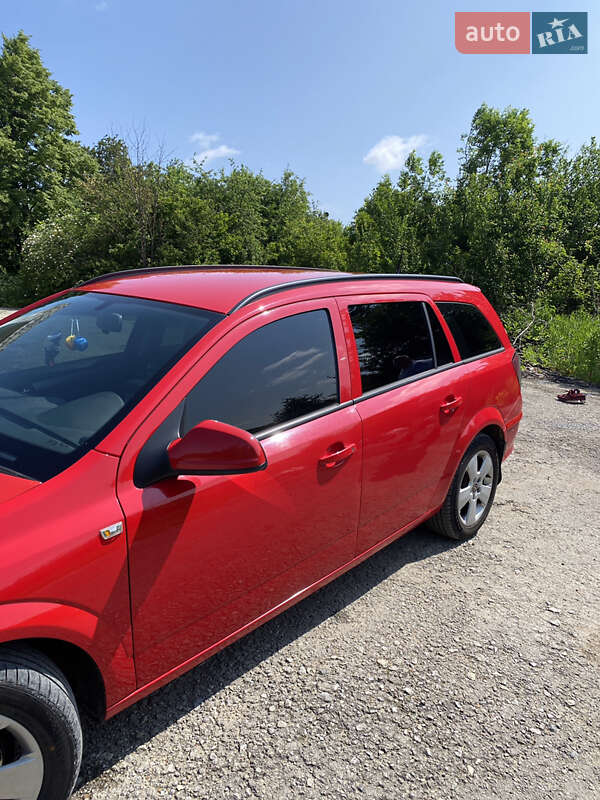 Універсал Opel Astra 2010 в Новій Ушиці