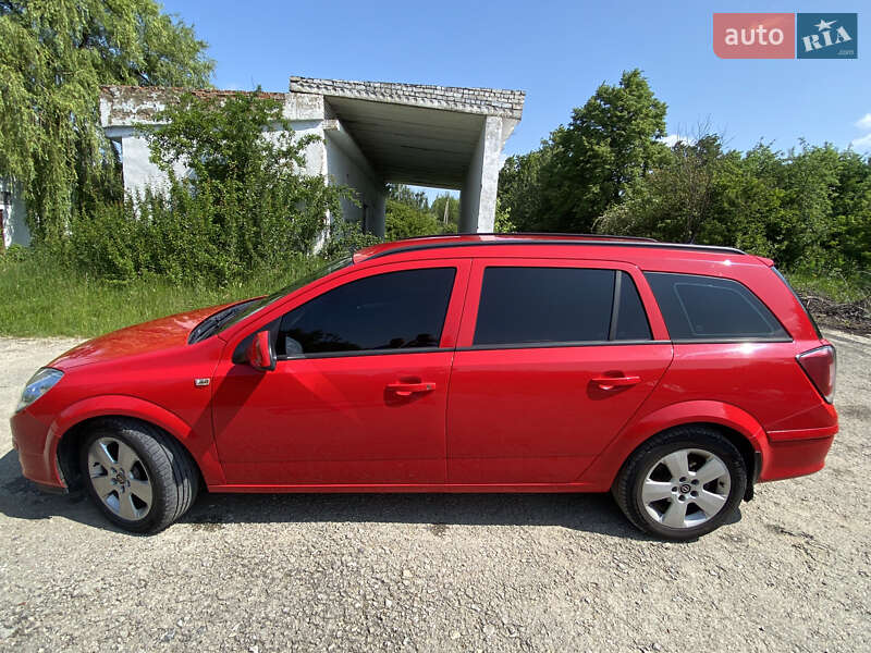 Універсал Opel Astra 2010 в Новій Ушиці