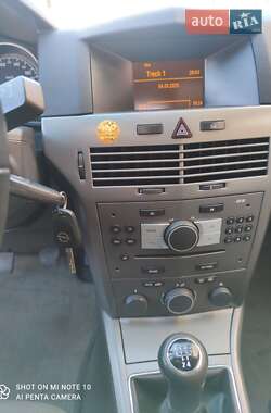 Хэтчбек Opel Astra 2006 в 