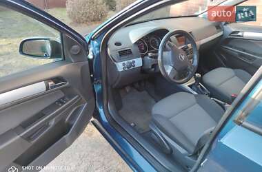 Хэтчбек Opel Astra 2006 в 