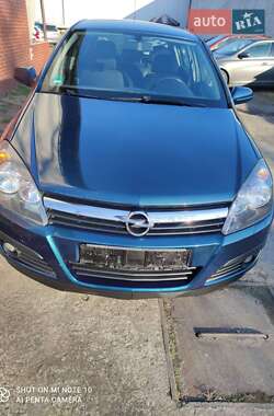 Хэтчбек Opel Astra 2006 в 