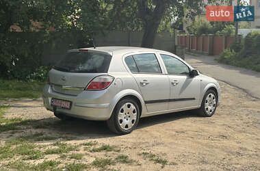 Хэтчбек Opel Astra 2005 в 