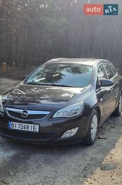 Універсал Opel Astra 2012 в Кременчуці