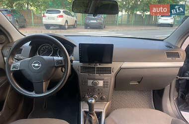 Купе Opel Astra 2005 в 