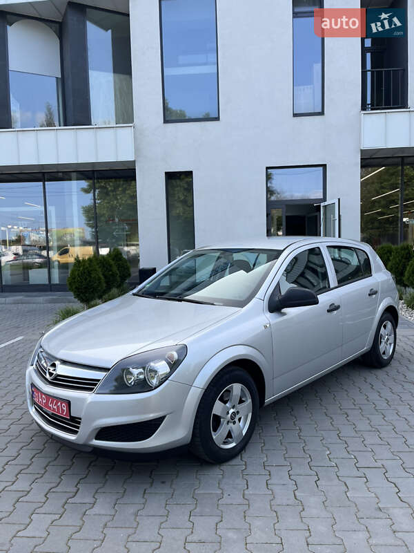 Хэтчбек Opel Astra 2009 в 