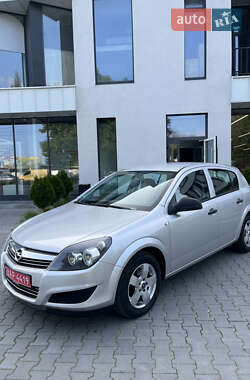 Хэтчбек Opel Astra 2009 в 