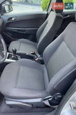 Хэтчбек Opel Astra 2009 в 