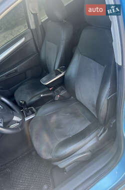Хэтчбек Opel Astra 2005 в 