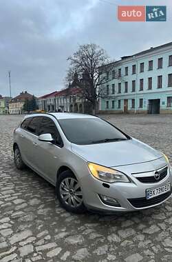 Универсал Opel Astra 2012 в 