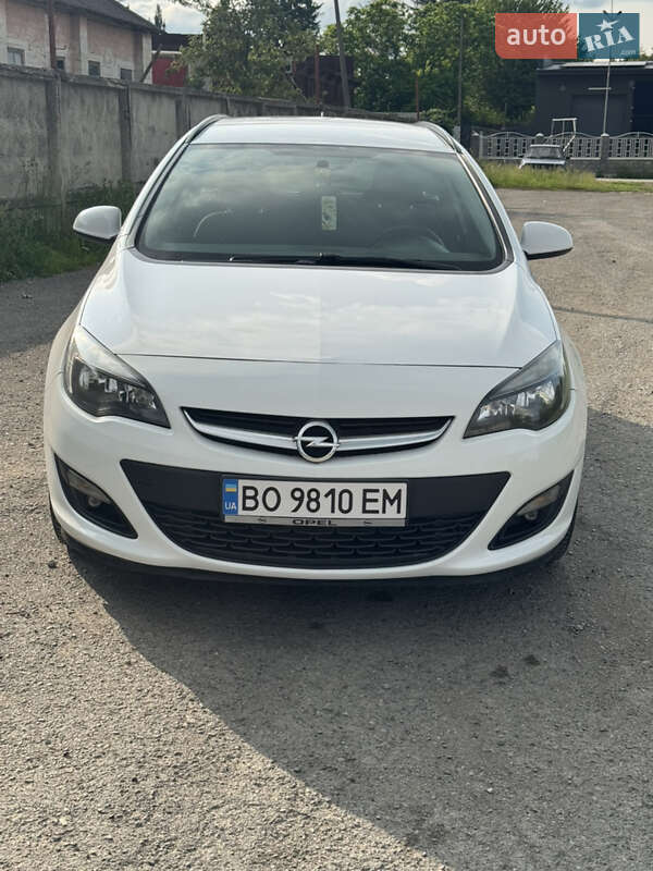 Універсал Opel Astra 2015 в Тернополі