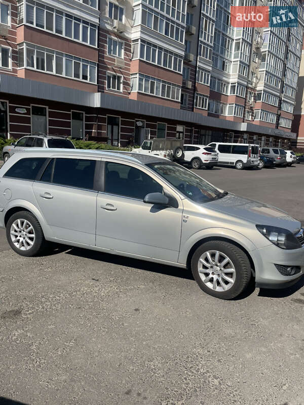 Універсал Opel Astra 2010 в Умані