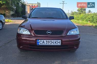 Седан Opel Astra 2005 в Смілі