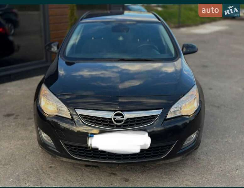 Opel Astra 2011