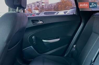 Универсал Opel Astra 2011 в 